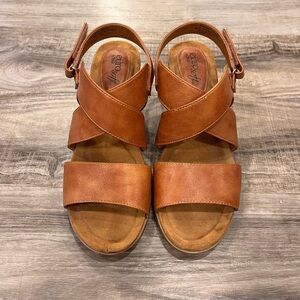 Sofft Tan Leather Wedge Sandals: Size 8